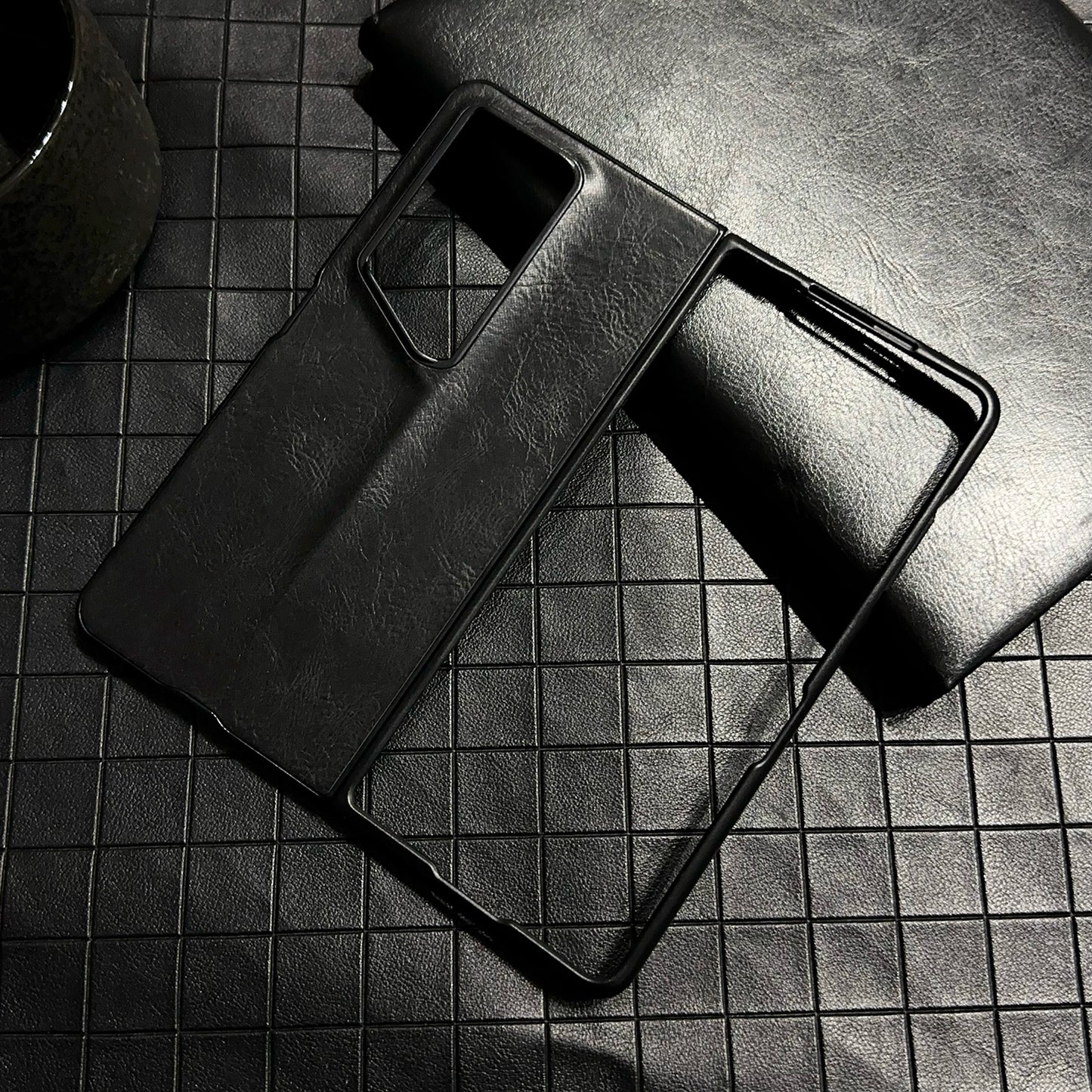For-Honor-Magic-V2-RSR-Porsche-Design-Crazy-Horse-Pattern-Folding-Leather-Phone-Case(Black)