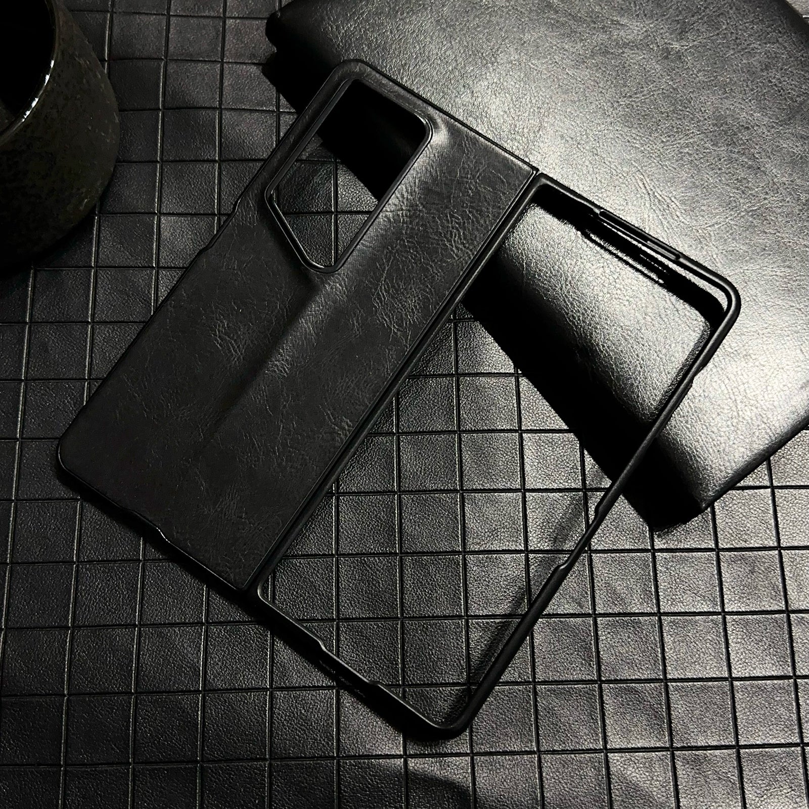 For-Honor-Magic-V2-RSR-Porsche-Design-Crazy-Horse-Pattern-Folding-Leather-Phone-Case(Black)