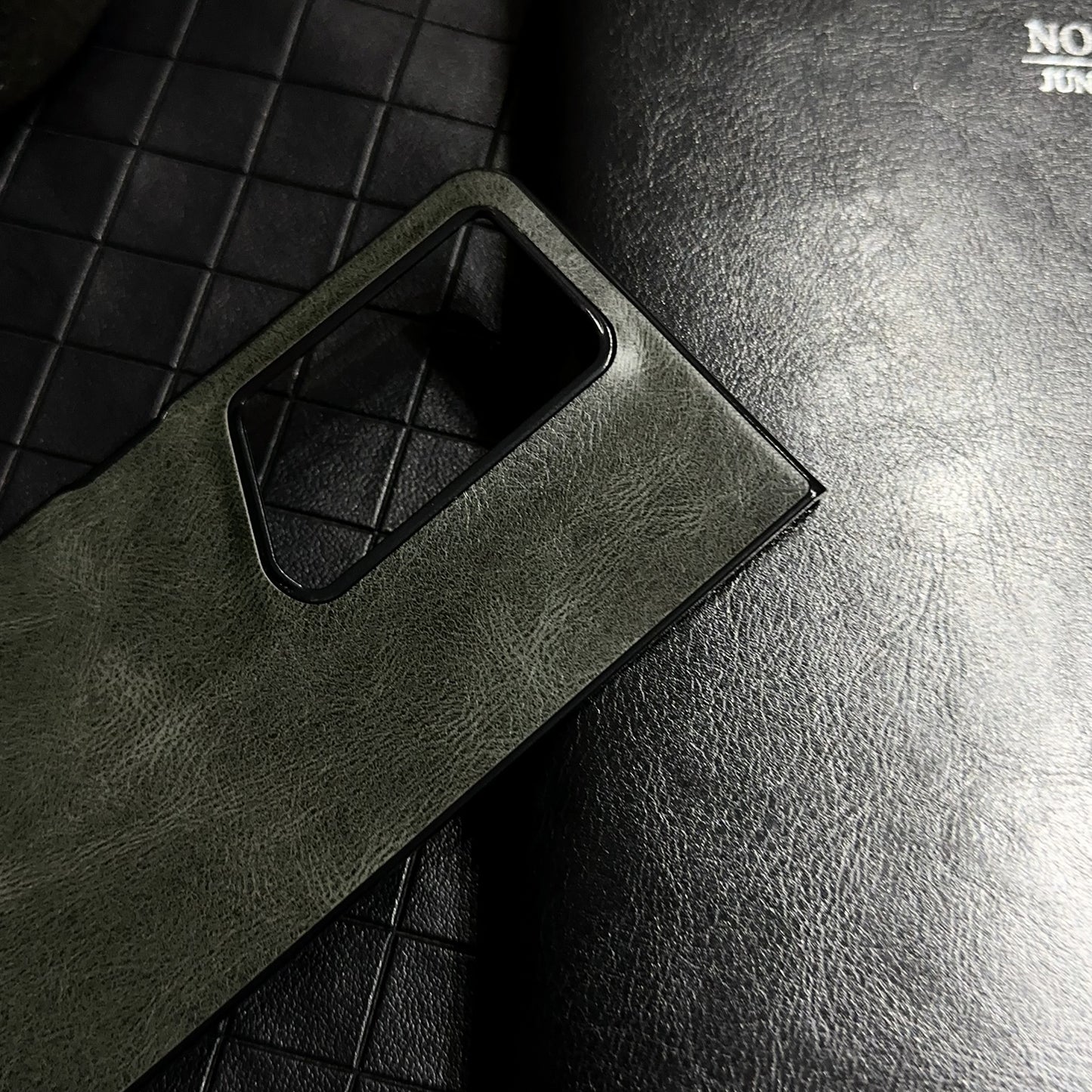 For-Honor-Magic-V2-RSR-Porsche-Design-Crazy-Horse-Pattern-Folding-Leather-Phone-Case(Black)