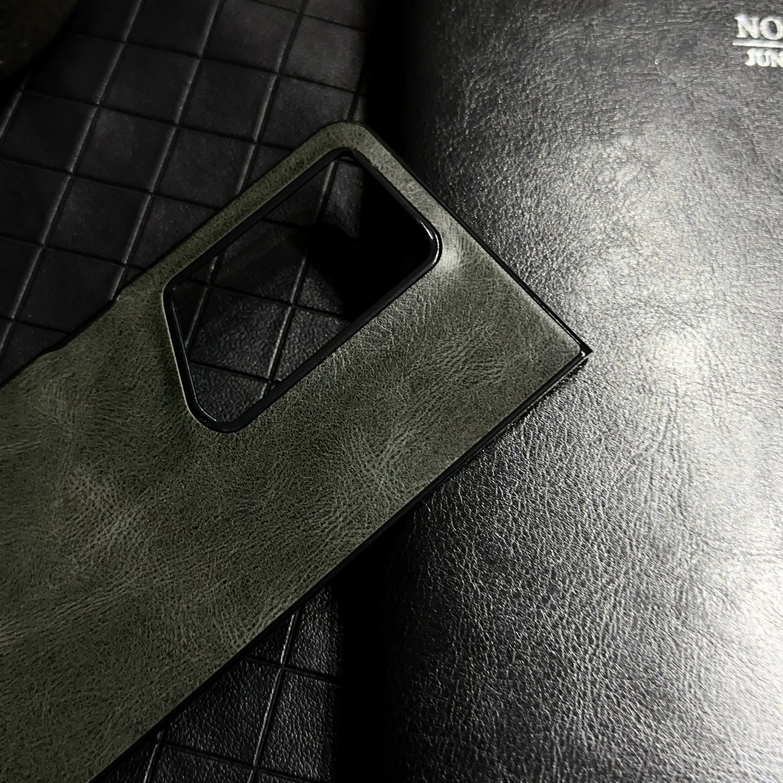 For-Honor-Magic-V2-RSR-Porsche-Design-Crazy-Horse-Pattern-Folding-Leather-Phone-Case(Black)
