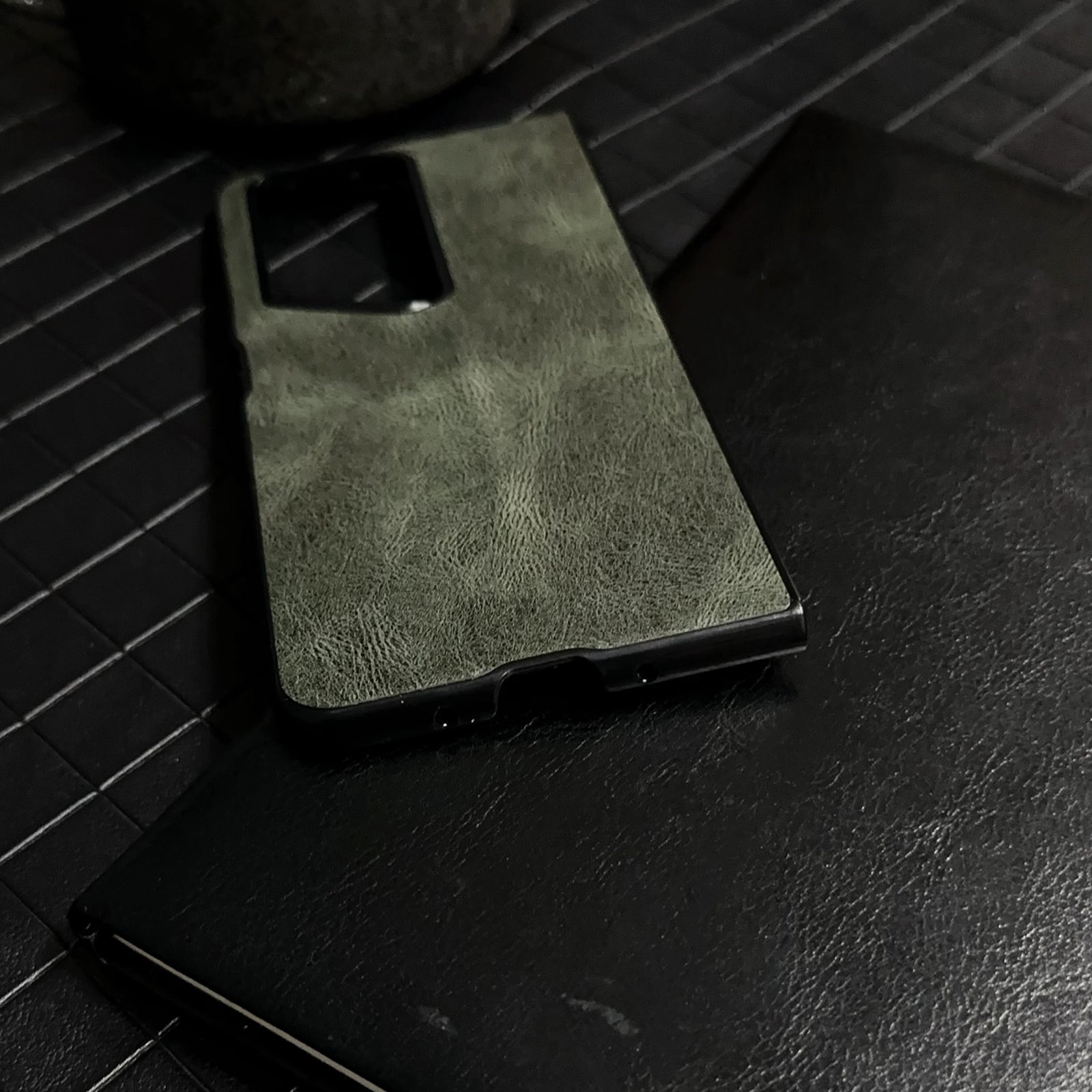 For-Honor-Magic-V2-RSR-Porsche-Design-Crazy-Horse-Pattern-Folding-Leather-Phone-Case(Black)