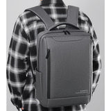 OUMANTU-2106-1-Lightweight-Business-Laptop-Backpack-Large-Capacity-USB-Charging-Daypack-For-Work,-Travel,-Gym(Black)