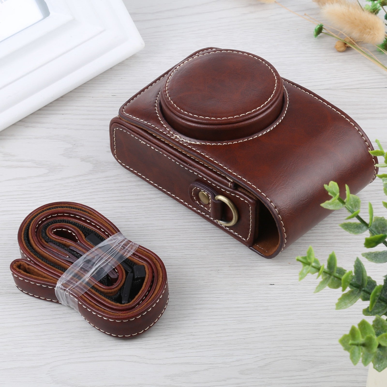 Vertical-Flip-Full-Body-Camera-PU-Leather-Case-Bag-with-Strap-for-Ricoh-GR-III-/-GRII,-Sony-ZV-1-/-DSC-RX100M7-/-RX100M6-/-RX100M5-/-RX100M2-(Coffee)