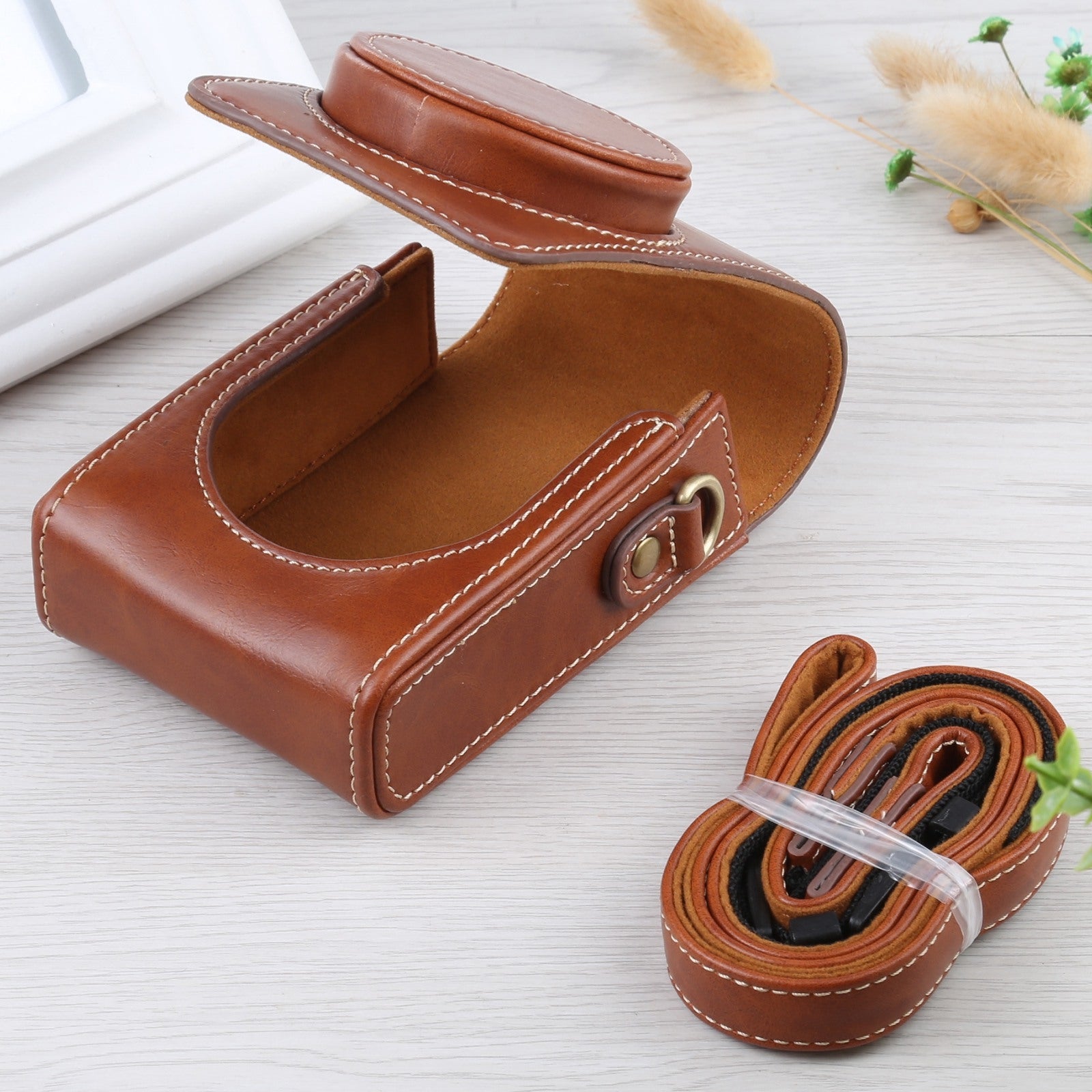 Vertical-Flip-Full-Body-Camera-PU-Leather-Case-Bag-with-Strap-for-Ricoh-GR-III-/-GRII,-Sony-ZV-1-/-DSC-RX100M7-/-RX100M6-/-RX100M5-/-RX100M2-(Brown)